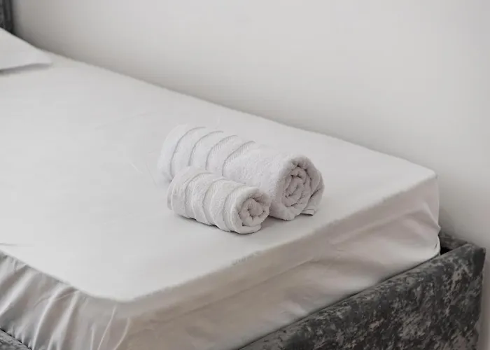 Coastal Chic Retreat By Ps 아파트 골렘