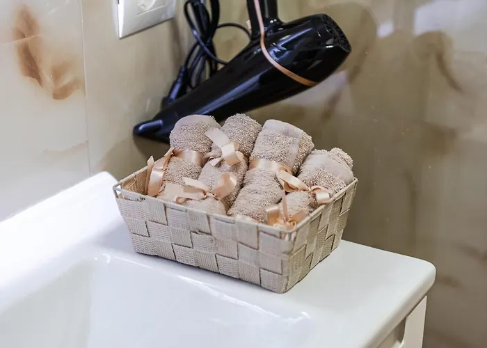 Coastal Chic Retreat By Ps