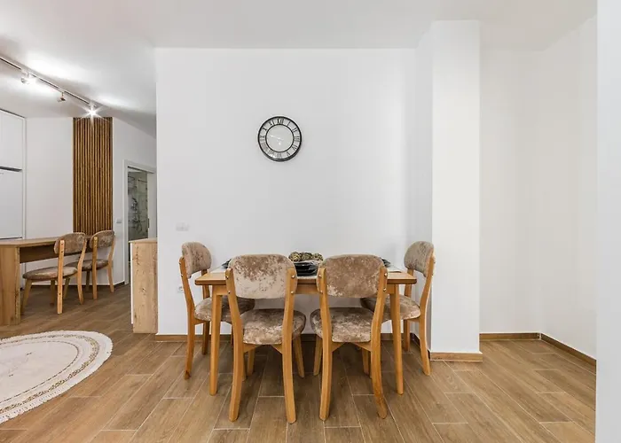 Coastal Chic Retreat By Ps