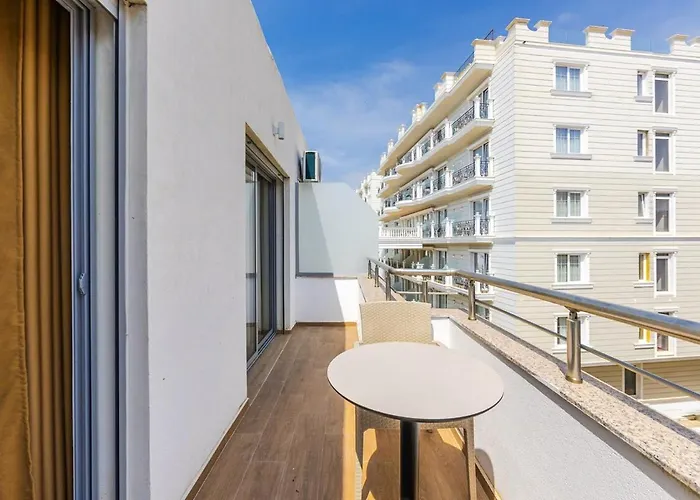 Coastal Chic Retreat By Ps * 골렘