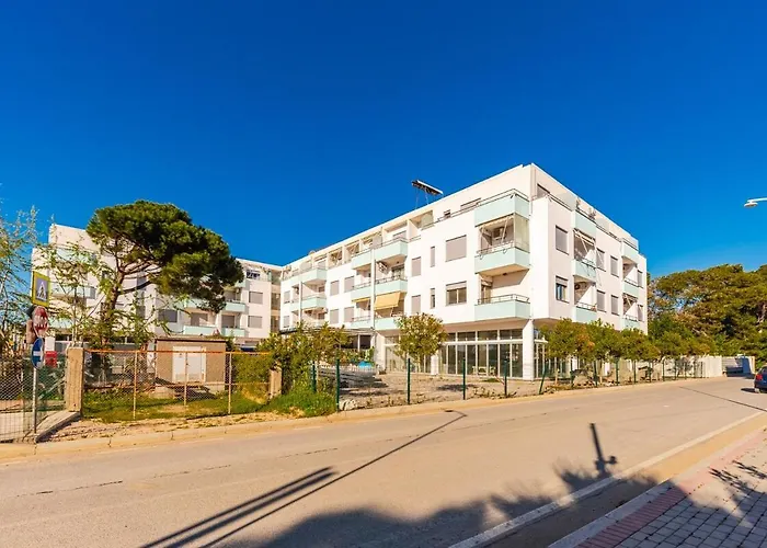 Coastal Chic Retreat By Ps * 골렘