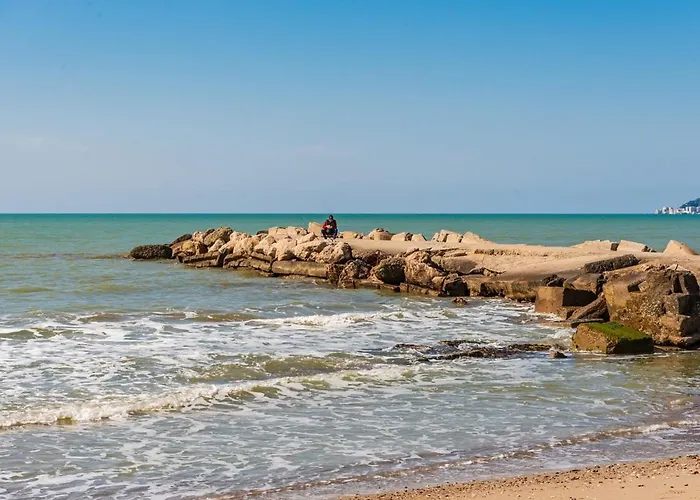 Coastal Chic Retreat By Ps