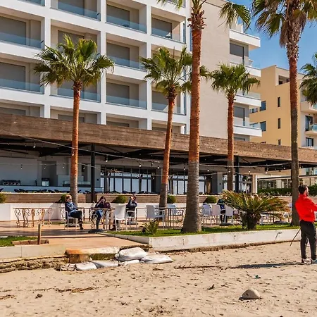 Coastal Chic Retreat By Ps דירה גולם