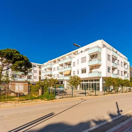 Coastal Chic Retreat By Ps * Golem (Tirana)