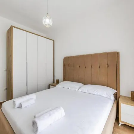 Coastal Chic Retreat By Ps Apartment Golem (Tirana)