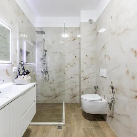 Apartment Coastal Chic Retreat By Ps Golem (Tirana)
