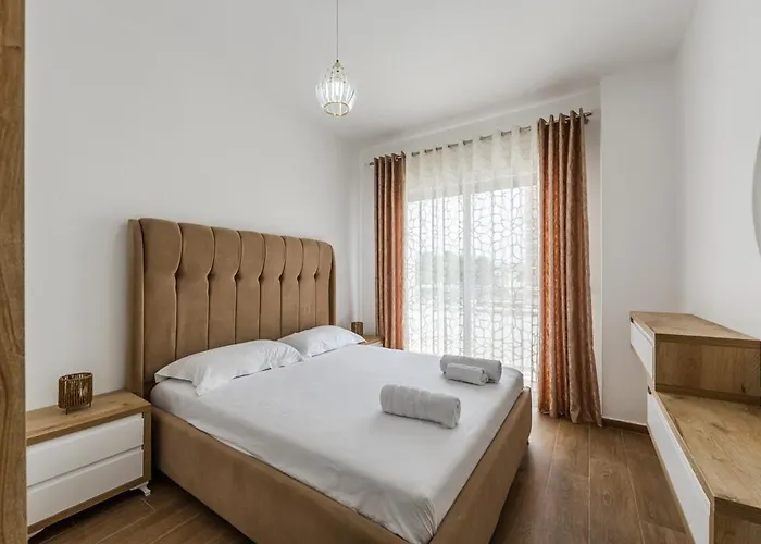 Coastal Chic Retreat By Ps Apartment Golem (Tirana)