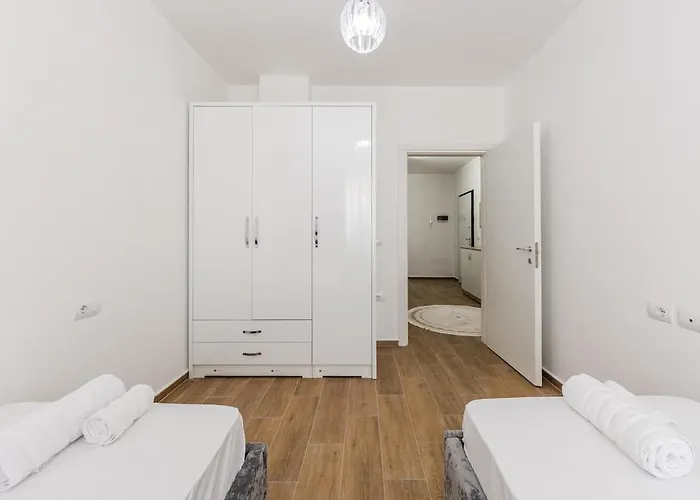 Coastal Chic Retreat By Ps דירה *