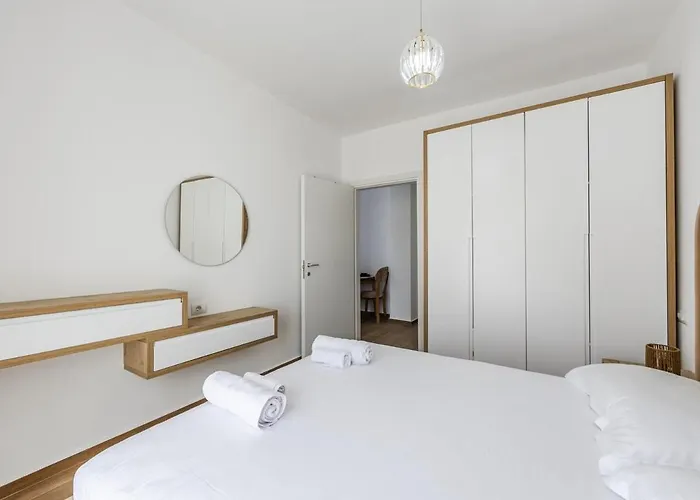 Apartment Coastal Chic Retreat By Ps *